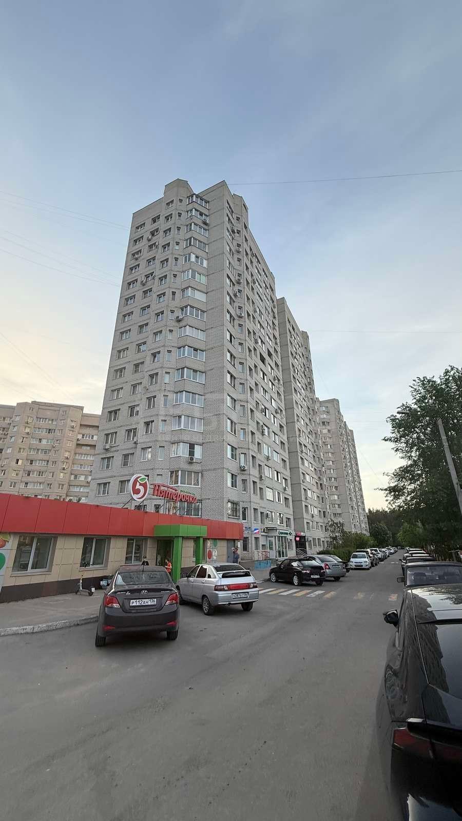 Фото 3 комнатная квартира 80 м2 этаж 3/17: 1